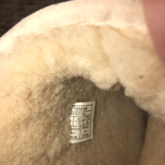 Uggs - Picture 2 of 7